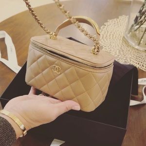CHANEL Vanity Case Metal handle Beige 100% Autentic. Retails at $4,475 ++ Tax.
